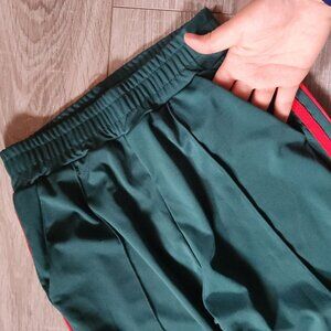 Sport pants Green with red stripe and pockets